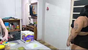 A MAGRINHA LÉSBICA DEIXOU A AMIGA GORDINHA TODA GOZADA QUANDO NAO TINHA NINGUÉM EM CASA